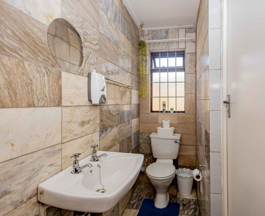 To Let 2 Bedroom Property for Rent in Oakdale Western Cape